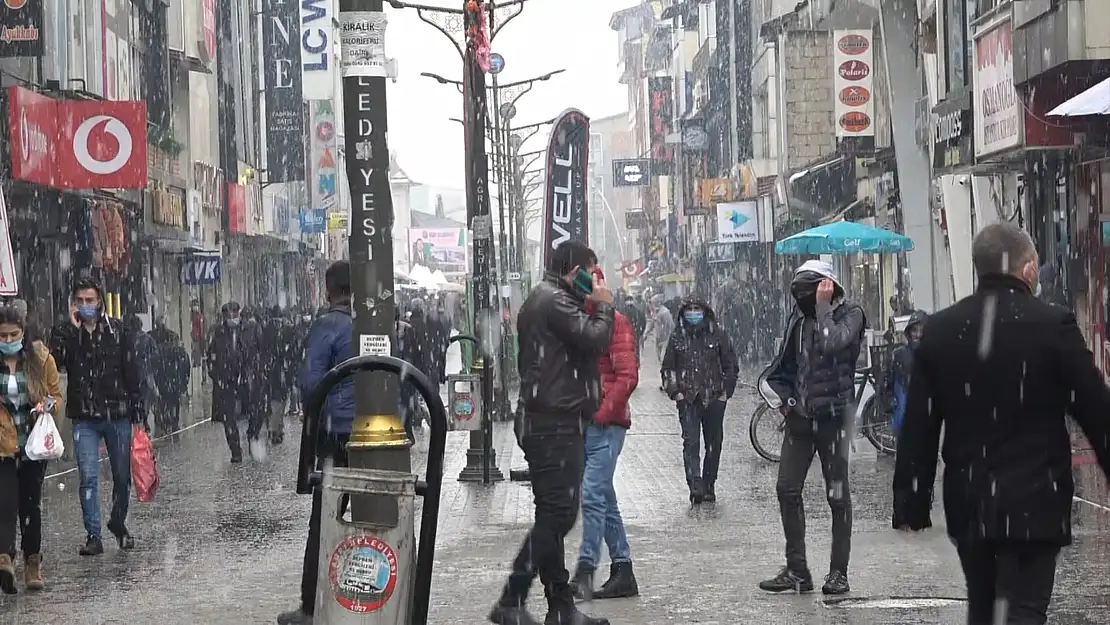 Dondurucu soğuklar yerini kar yağışına bıraktı