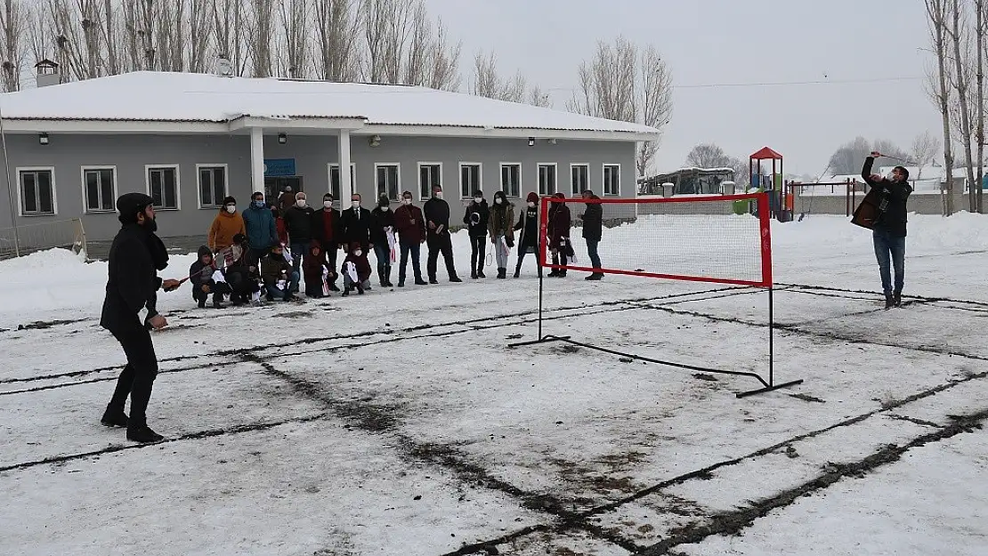 Ağrı'da 'Köy Halkı Badminton' projesi