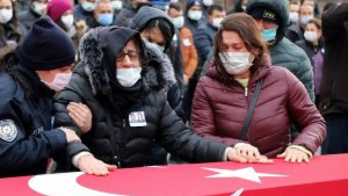 Anneden polis oğluna yürek yakan ağıt: 'Her şaka oluyordu bu şaka olmadı oğlum'