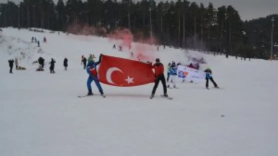 JAK timlerinden Afetlere duyarlılık için kayaklı gösteri
