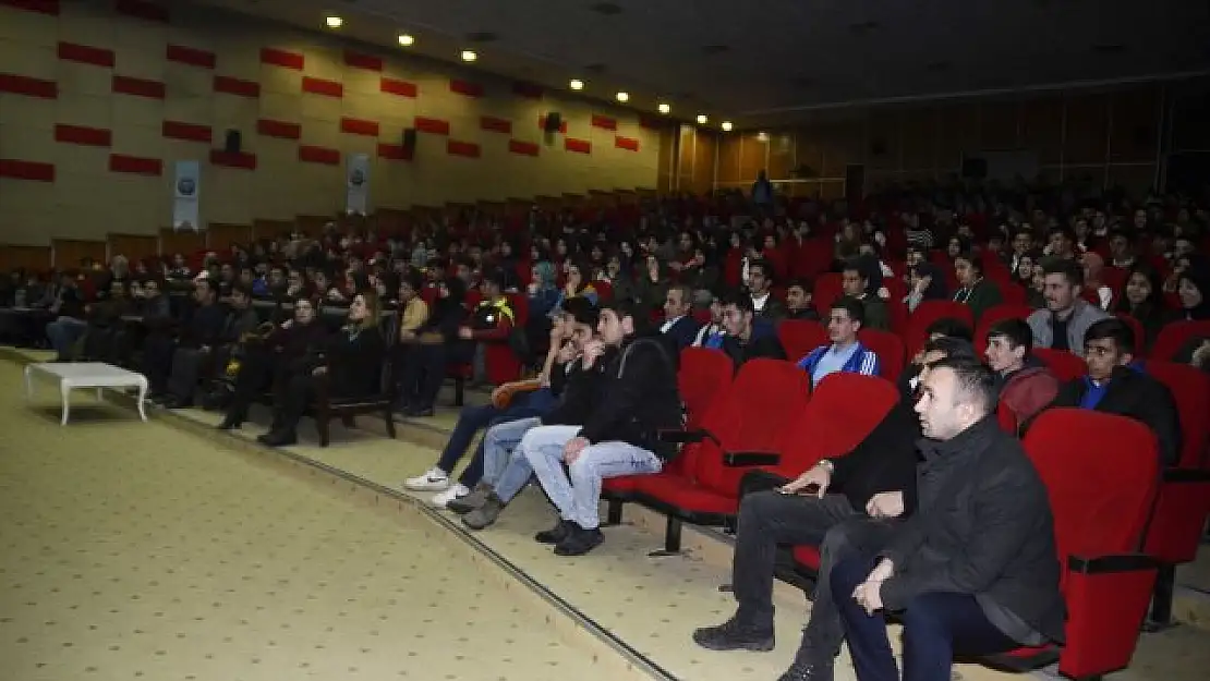 7. 'Gelecek Gençlerle Başlar' Konferansı Yapıldı