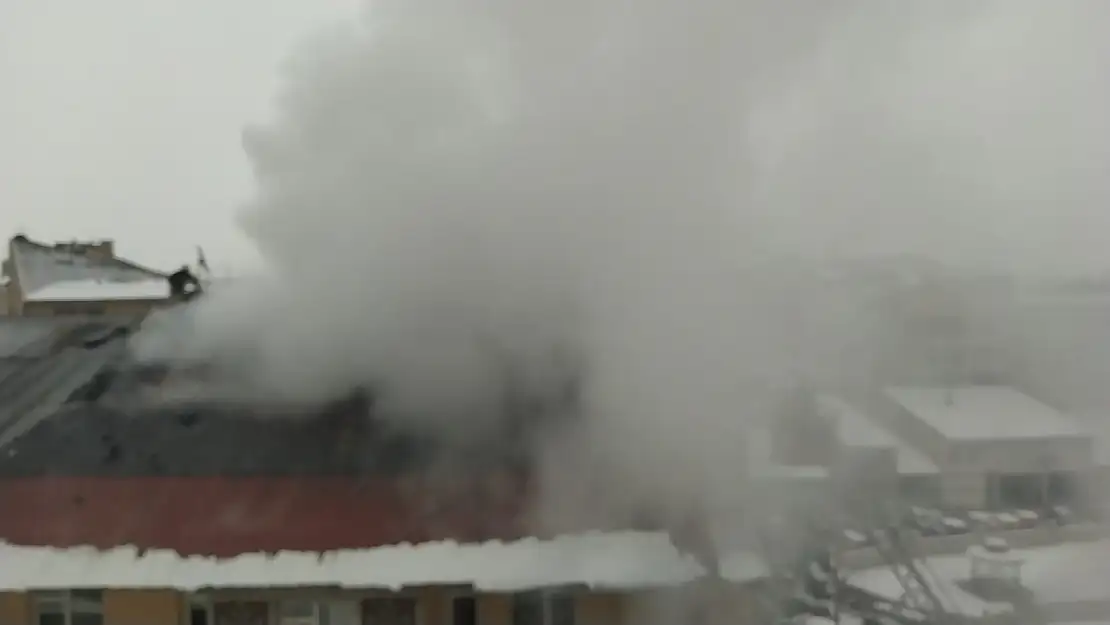 Ağrı'da korkutan yangın