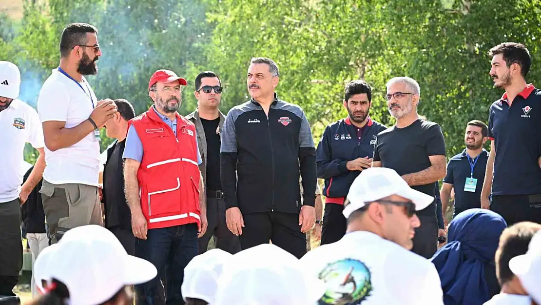 Genç Kızılay Erzurum 'Afete Hazırım Kampı' Konaklı'da başladı