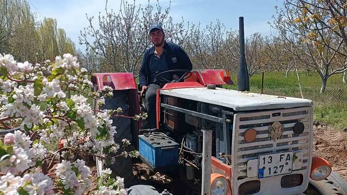 Adilcevaz'da Bahar Mesaisi: Çapalama Çalışmaları Başladı