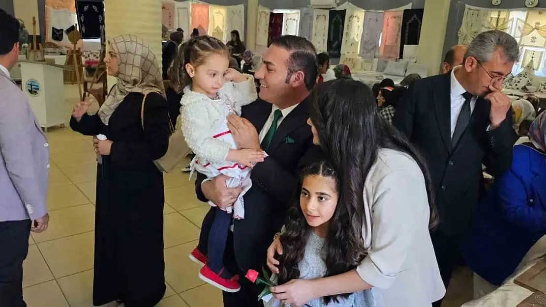 Adilcevaz'da Yıl Sonu Sergisi, Katılımcılardan Tam Not Aldı