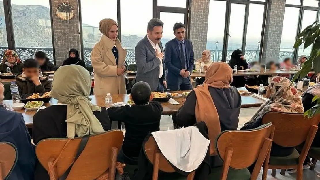 Adilcevaz Kaymakamı yetim çocuklarla iftarda buluştu