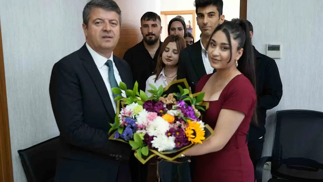Adıyaman'da Gençlik Meclisi 19 Mayıs'ı Başkan Tutdere ile kutladı