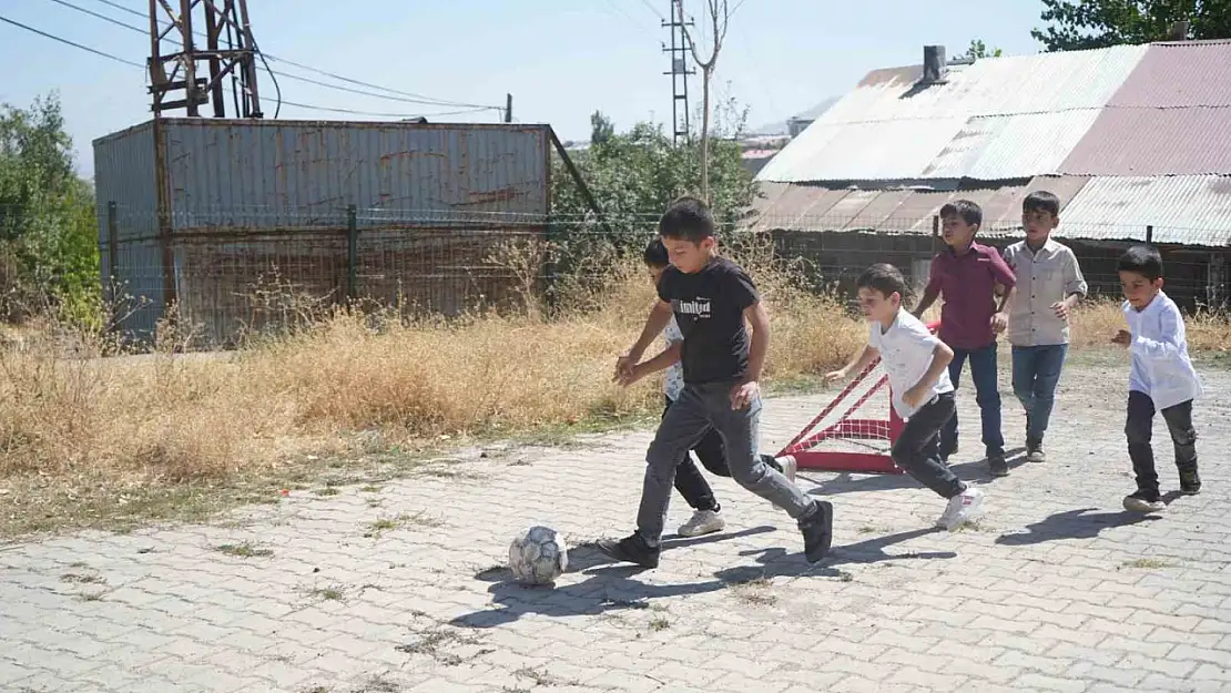Ağaçlı Köyü'nde Zilsiz Okul uygulamasıyla öğrenciler derse kendi inisiyatifleriyle geçiyor