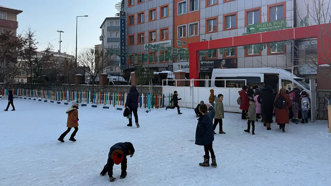 Ağrı'da 2024'ün son okul zili çaldı