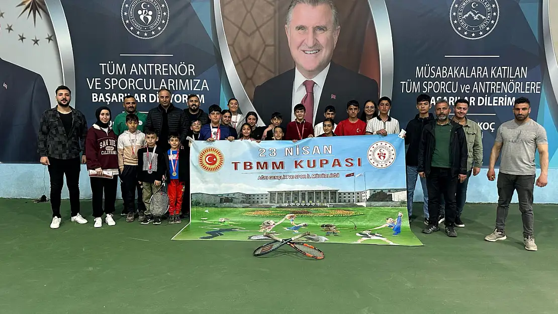 Ağrı'da 23 Nisan etkinlikleri kapsamında tenis turnuvası düzenlendi
