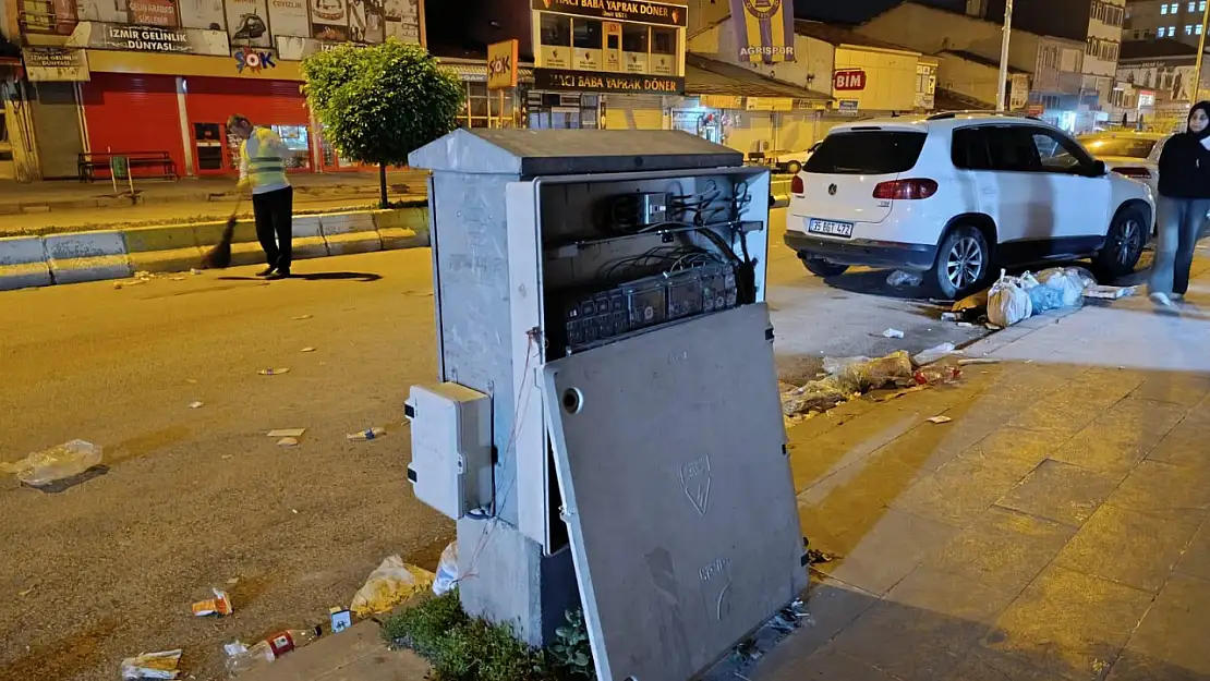 Ağrı'da açıkta kalan elektrik trafosu tehlike saçıyor