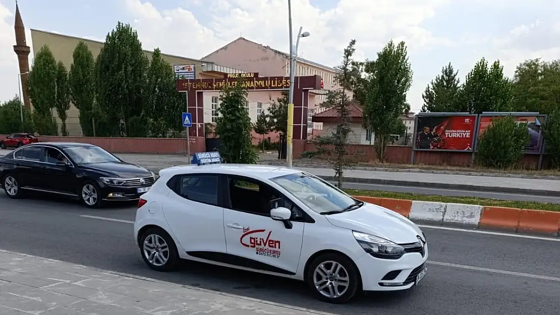 Ağrı'da aday sürücülere uyarı: 'Araç hâkimiyeti için tekrar önemli'