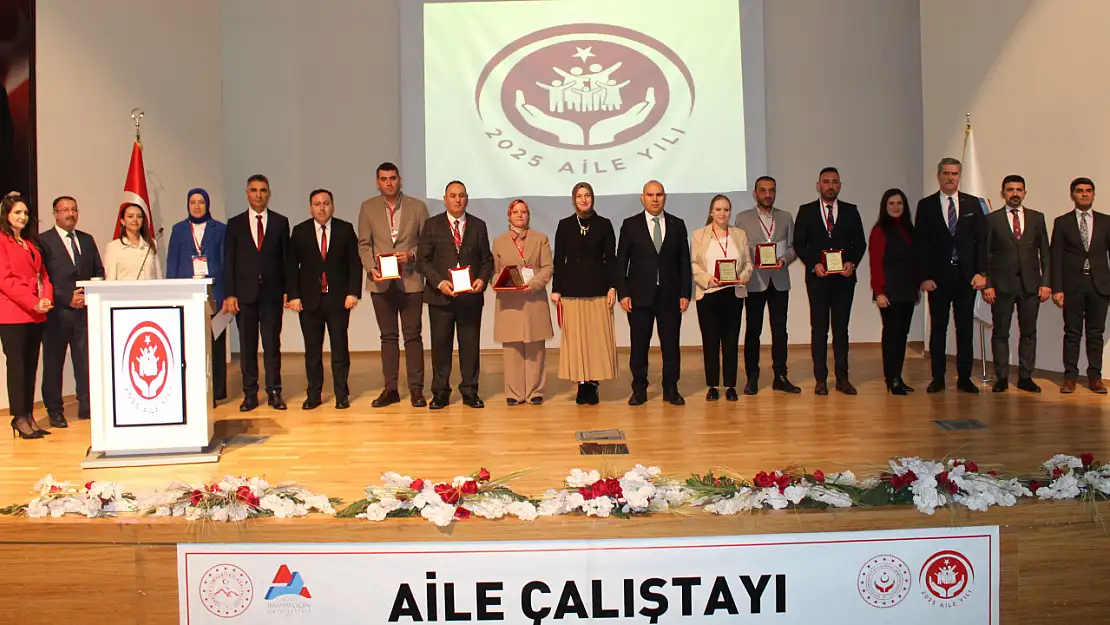 Ağrı'da aile yılı çalıştayı tamamlandı katılımcılara belgeleri takdim edildi