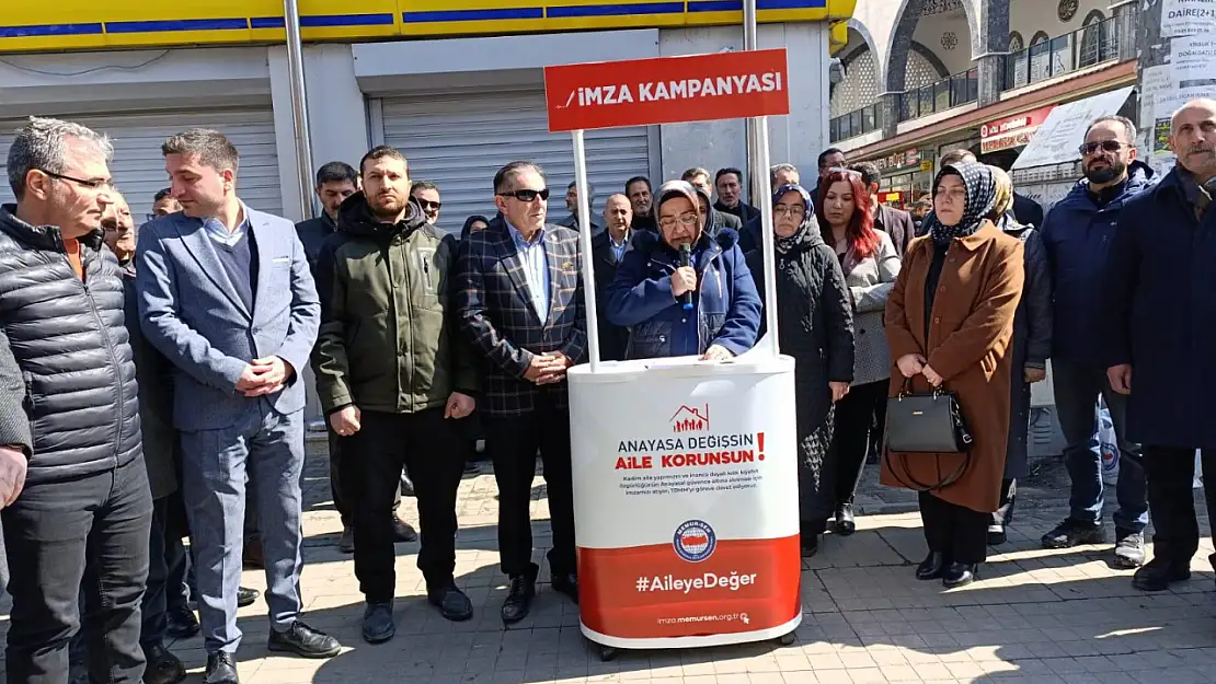 Ağrı'da 'Anayasa Değişsin, Aile Korunsun' kampanyasına yoğun ilgi