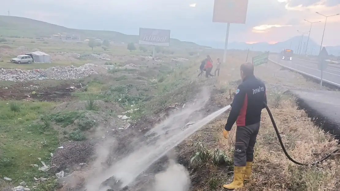 Ağrı'da ani başlayan ot yangını endişeye neden oldu
