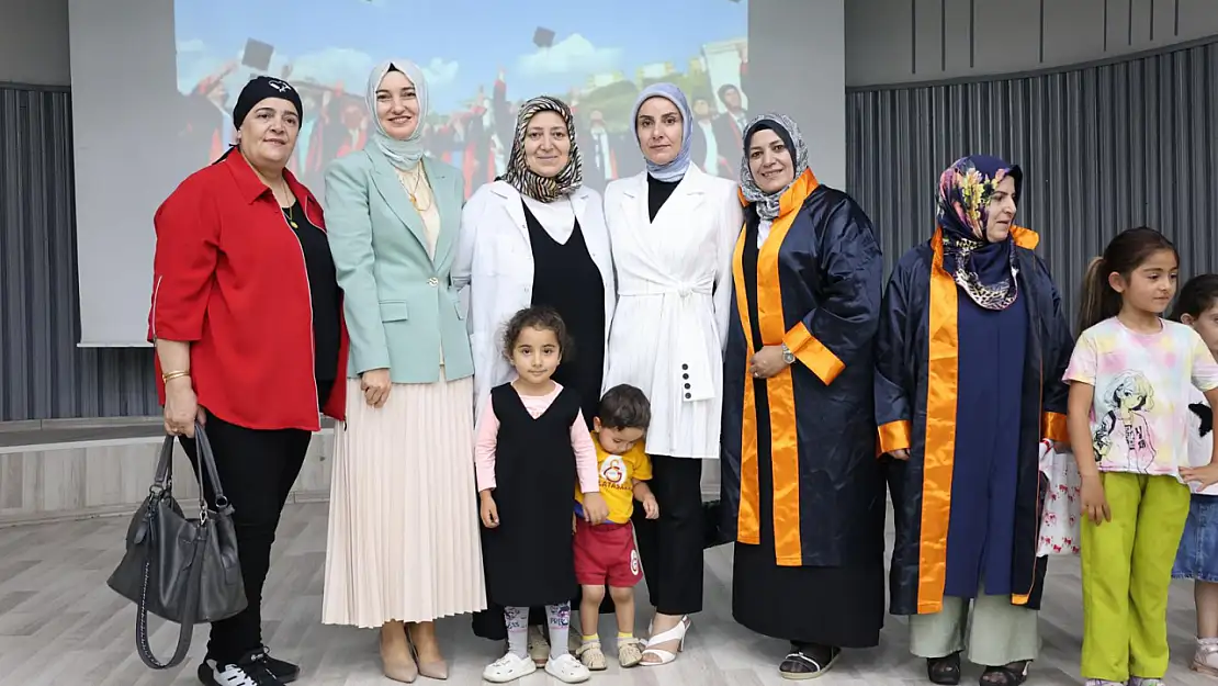 Ağrı'da 'Anne Akademisi' mezuniyet töreni düzenlendi