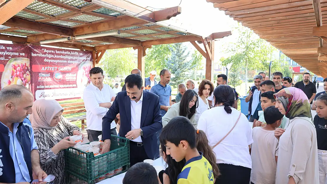 Ağrı'da aşure kazanları vatandaşlar için kaynadı