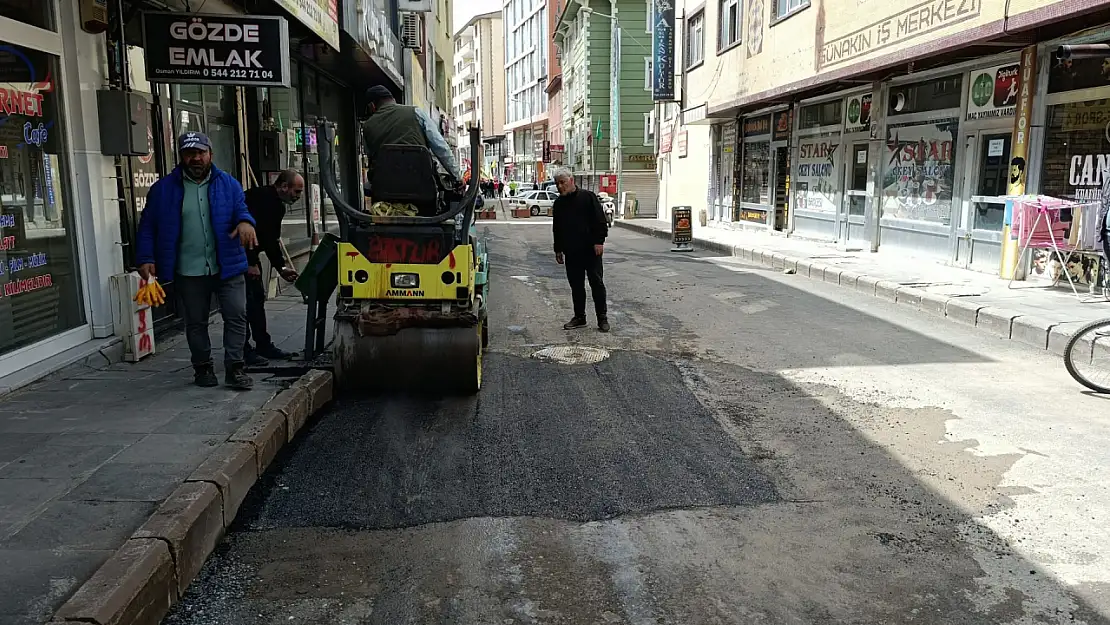 Ağrı'da baharla beraber asfalt çalışmalarına başlanıldı