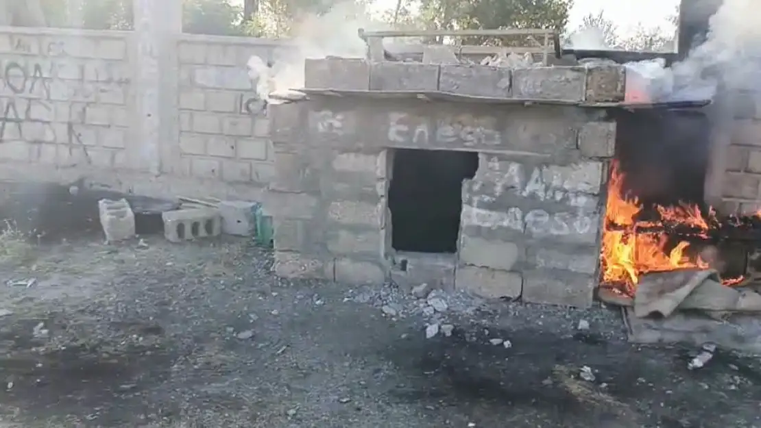 Ağrı'da bir kümeste çıkan alevler kısa sürede kontrol altına alındı