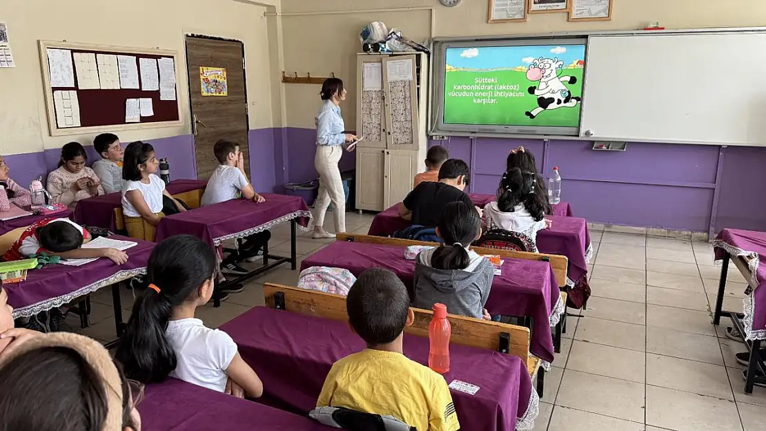 Ağrı'da Dünya Süt Günü'nde öğrencilere sütün önemi anlatıldı