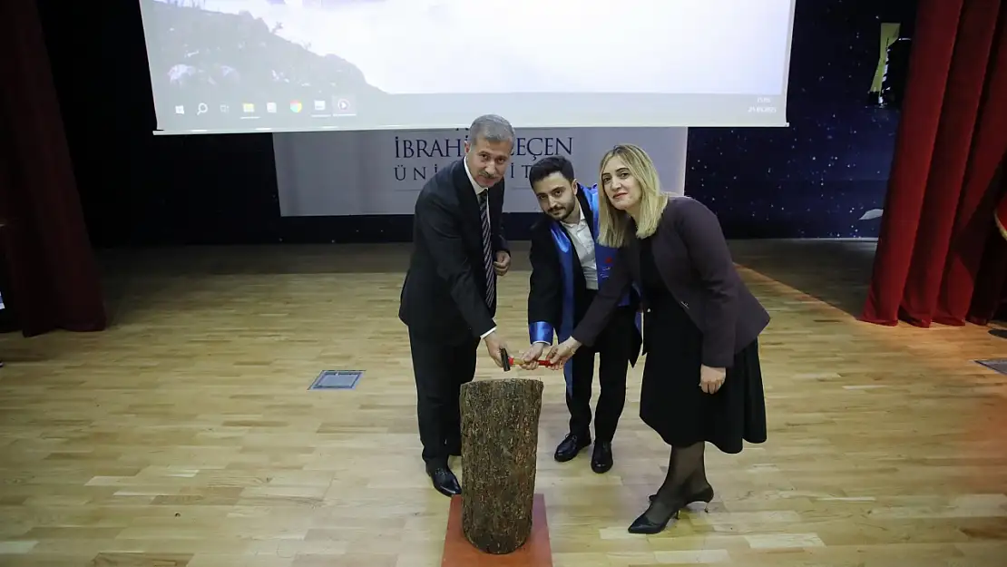 Ağrı'da Eczacılık Fakültesi yeni mezunlarını mesleğe uğurladı