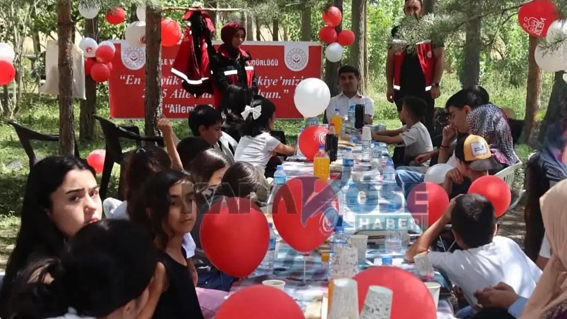 Ağrı'da ekranlar kapandı, aileler bir araya geldi