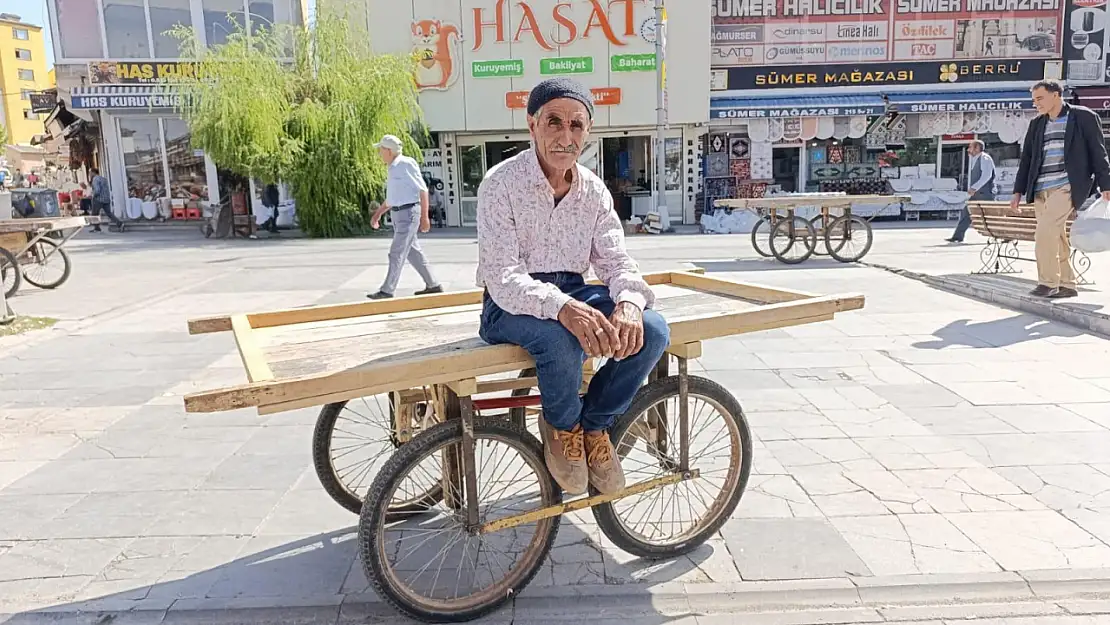 Ağrı'da el arabacılığı yaz kış devam ediyor