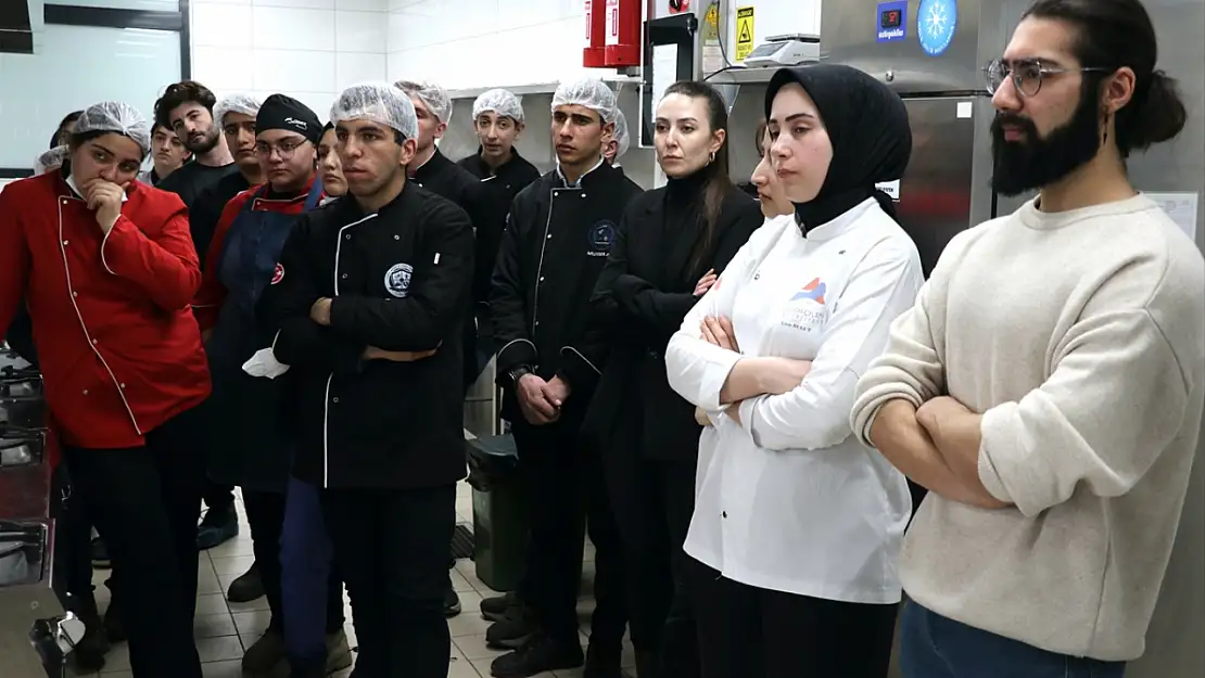 Ağrı'da gastronomi öğrencileri deneyimli şeflerden uygulamalı eğitim alıyor