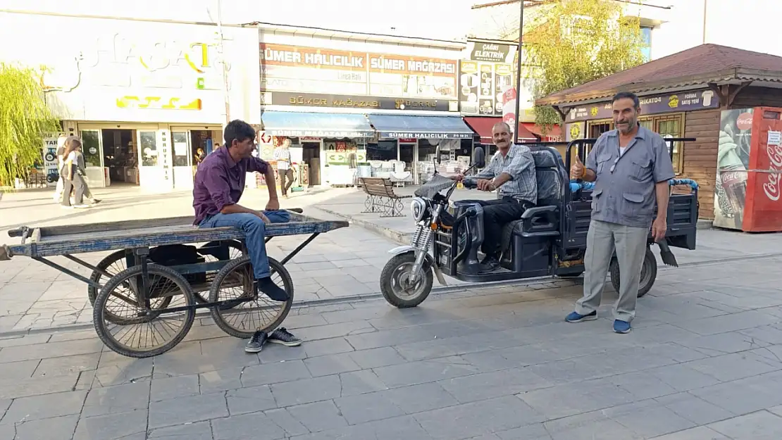 Ağrı'da geleneksel taşımacılıkla modern araçlar yan yana