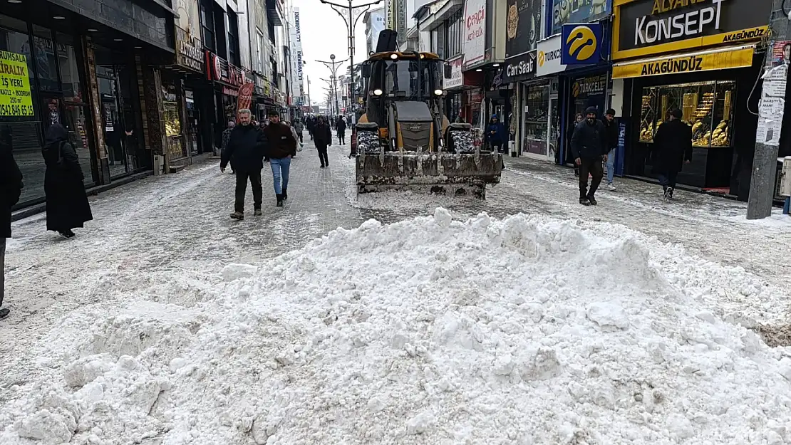 Ağrı'da kar yağışına karşı hızlı müdahale