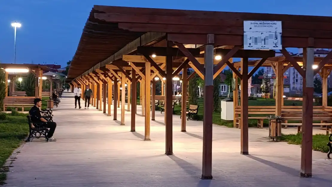 Ağrı'da yazın gelişiyle parklar doldu