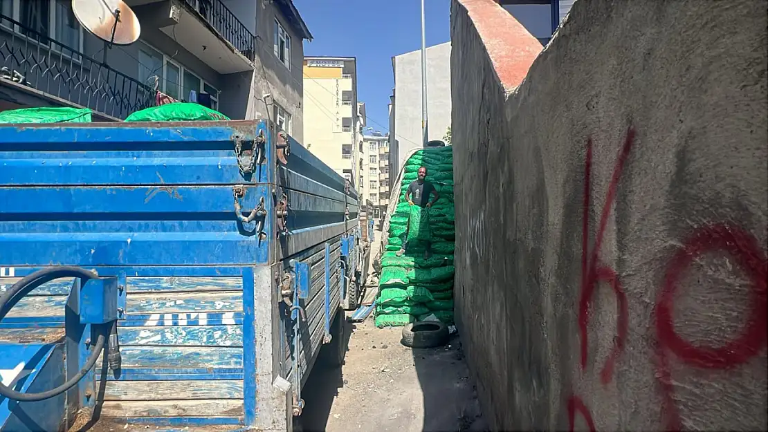 Ağrı'da kömür hareketliliği sokakları sardı