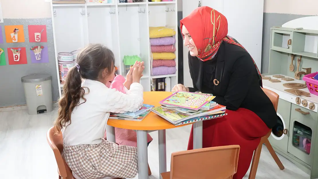 Ağrı'da köy okullarının kütüphanelerine yeni kitaplar kazandırıldı