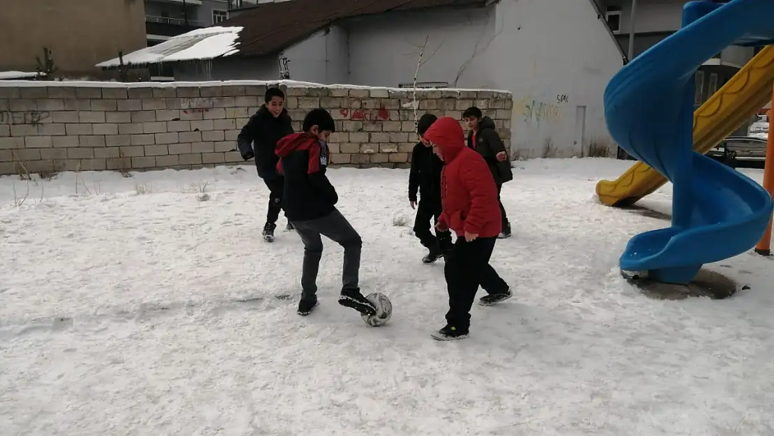 Ağrı'da okul tatili çocuklara yaradı