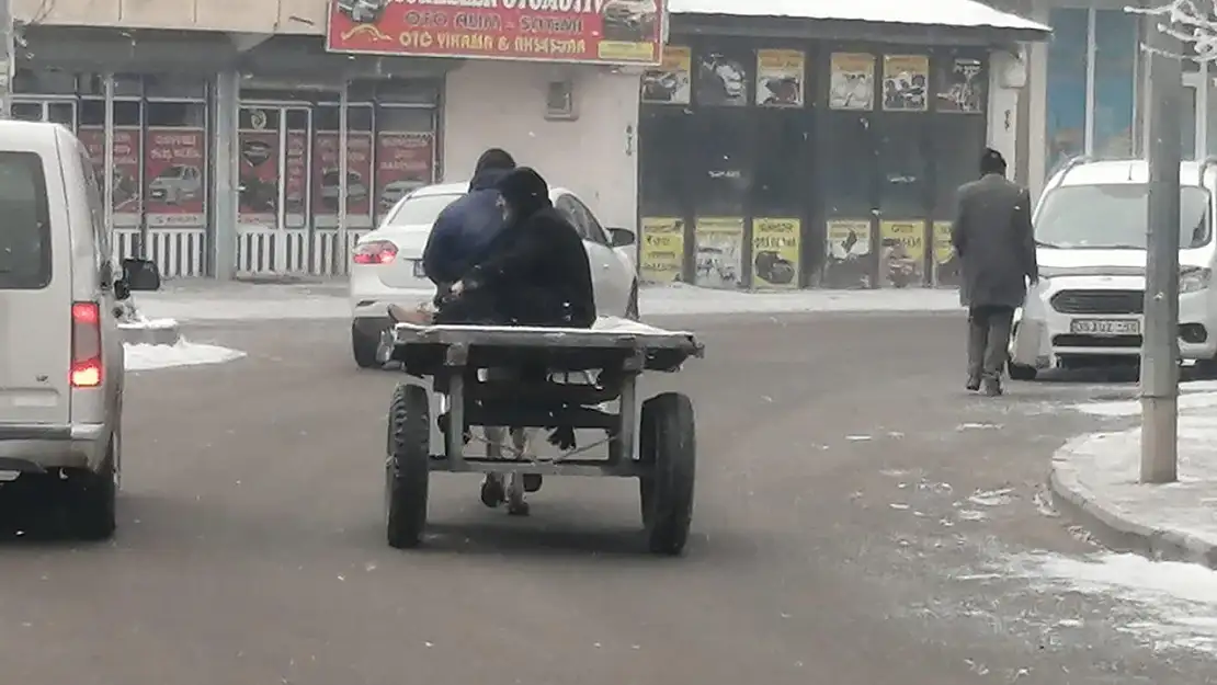 Ağrı'da soğuk hava şartları günlük yaşamı zorlaştırıyor