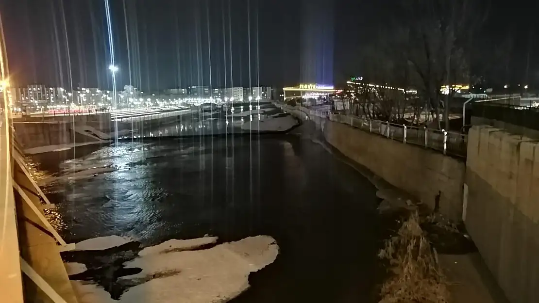 Ağrı'da soğuk hava yürüyüş yollarını boş bıraktı