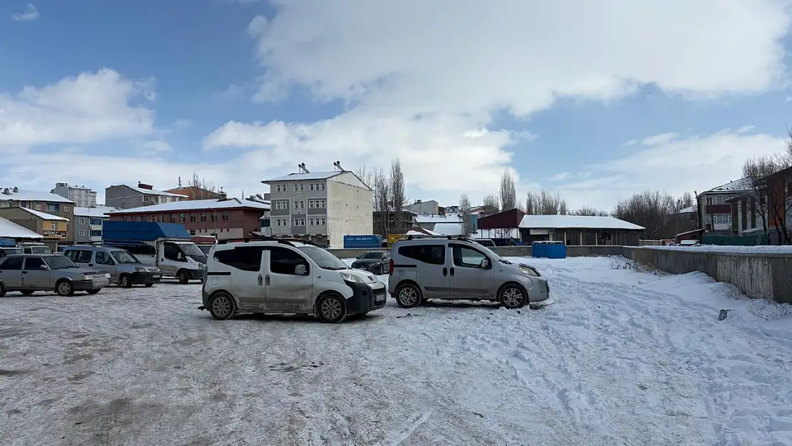 Ağrı'da tek ücretsiz otopark kış aylarında rahatlık sağlıyor