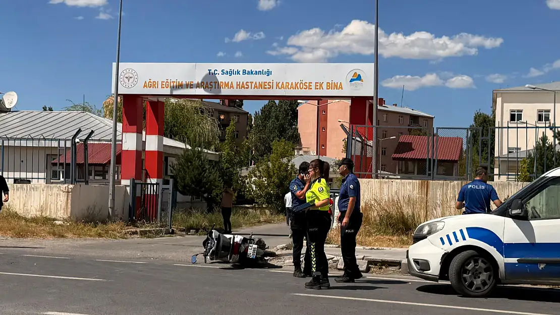 Ağrı'da ticari taksinin çarptığı motosikletli çift hayatını kaybetti