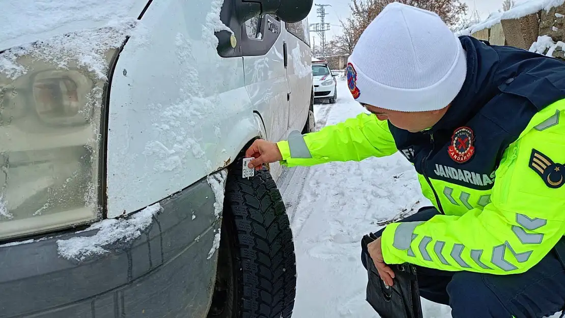 Ağrı'da trafik kurallarına uymayan sürücülere ceza yağdı