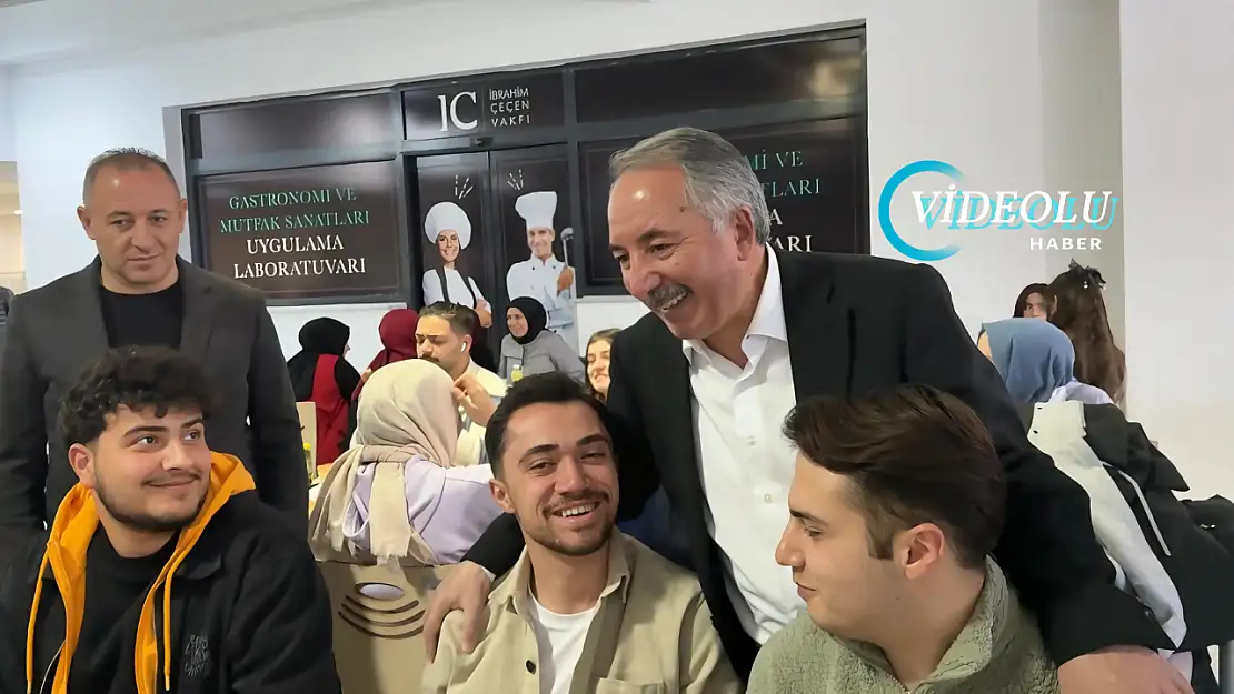 Ağrı'da üniversite öğrencileri iftar sofrasında buluşuyor