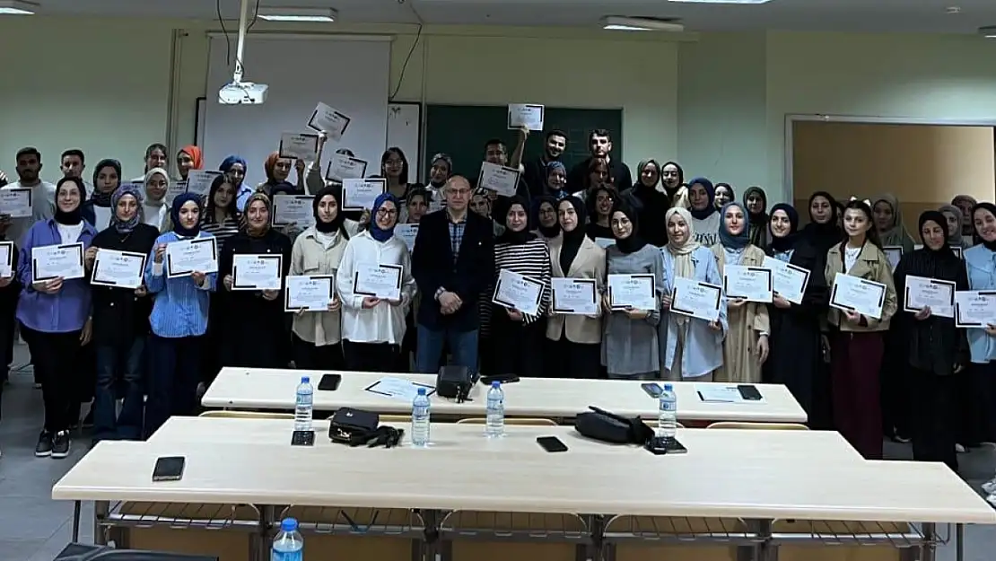 Ağrı'da üniversiteli gençlere iş dünyası eğitimi: Uygulamalı seminer tamamlandı