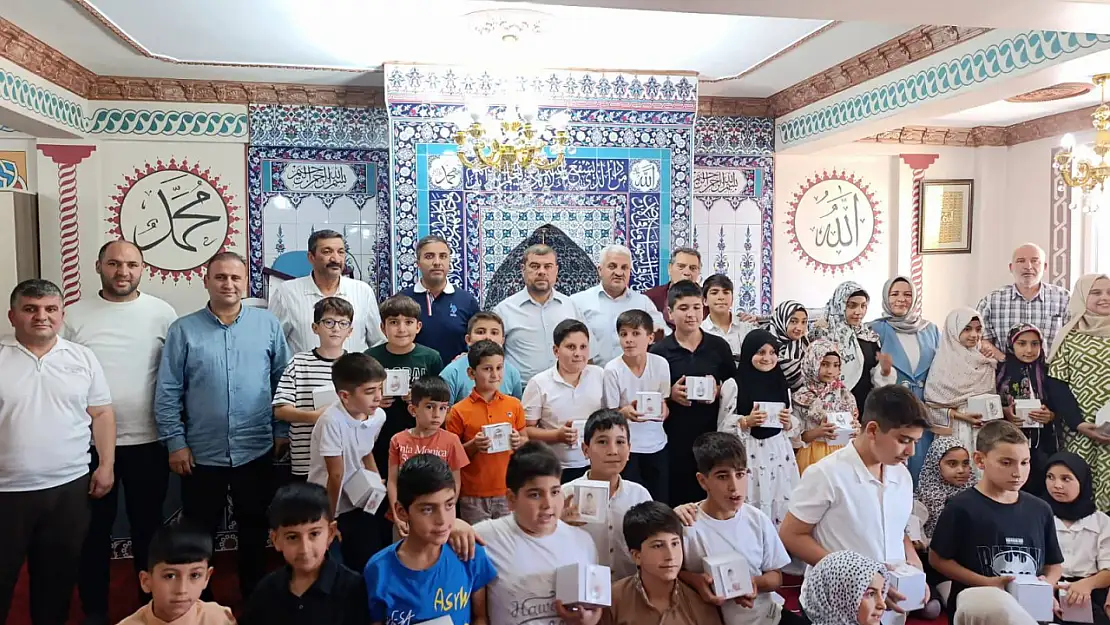 Ağrı'da yaz kur'an kursları miniklerin başarılarıyla taçlandı