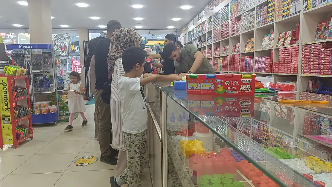Ağrı'da yeni eğitim yılı öncesi alışveriş telaşı