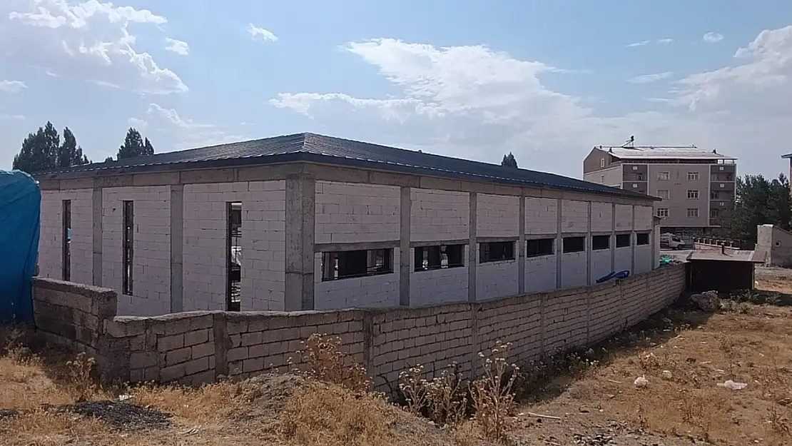Ağrı'da yeni itfaiye ve kademe binası inşaatı devam ediyor