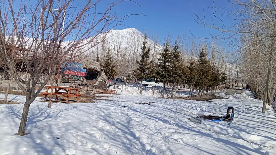 Ağrı Dağı'nın eteklerinde kışın büyüleyici güzelliği