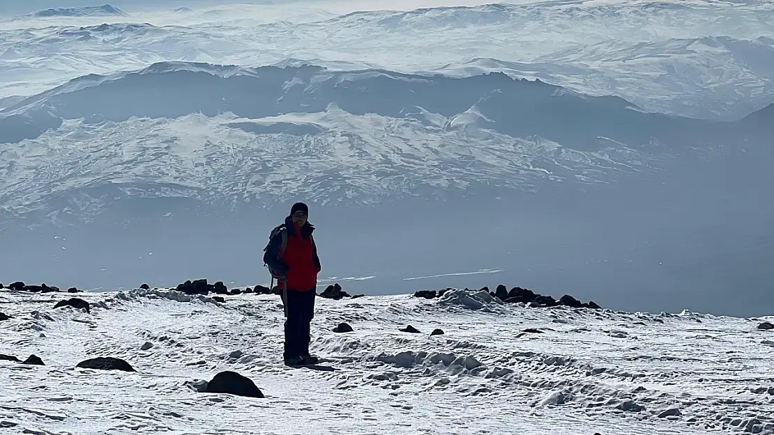 Ağrı Dağı'nın ilk kadın rehberi 19. kez zirvede!