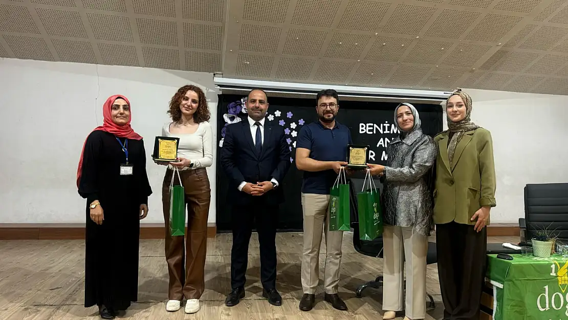 Ağrı Doğa Koleji'nde anlamlı anneler günü kutlaması gerçekleştirildi
