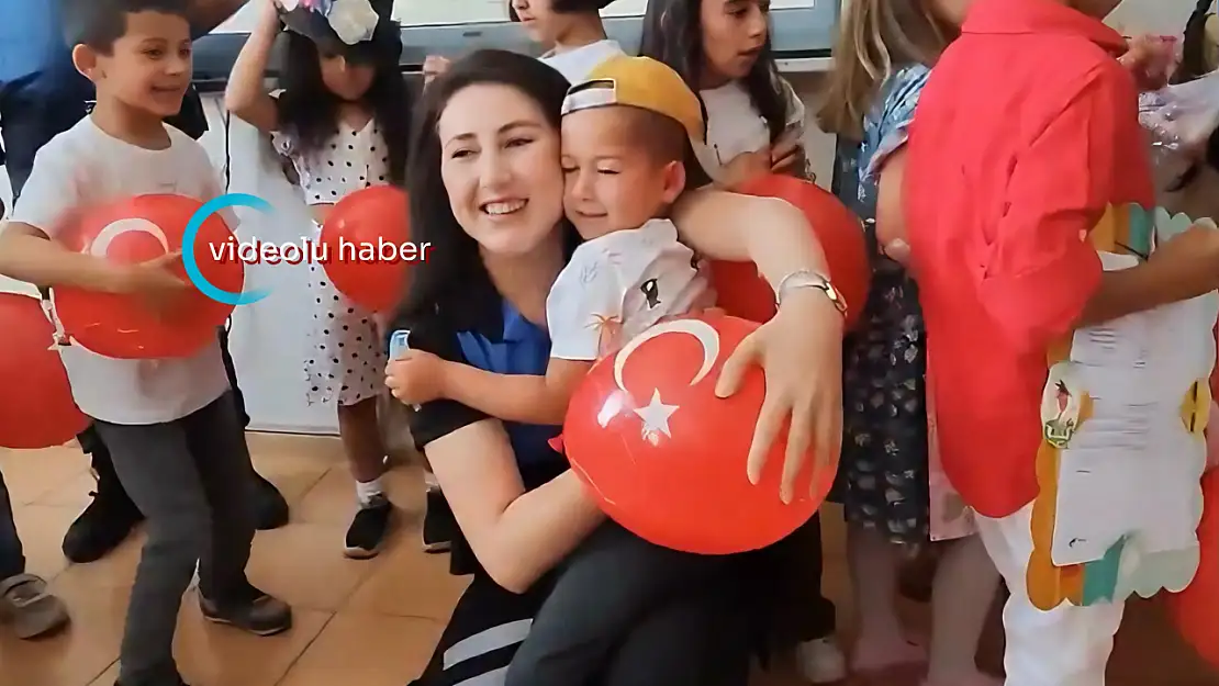 Ağrı Emniyeti karne gününde öğrencileri yalnız bırakmadı