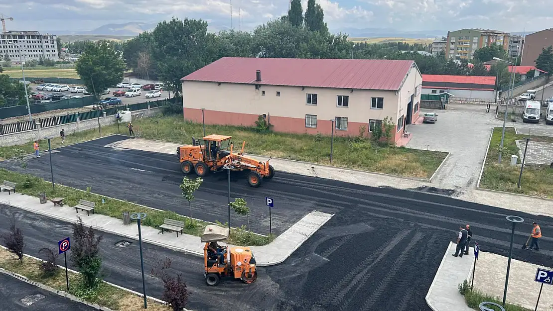 Ağrı İl Sağlık Müdürlüğü yerleşkesinde asfaltlama çalışmaları tamamlandı