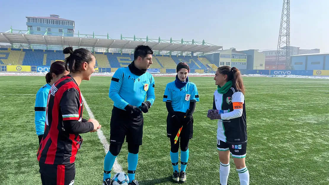 Ağrı kadın futbol takımı gol yağdırdı!